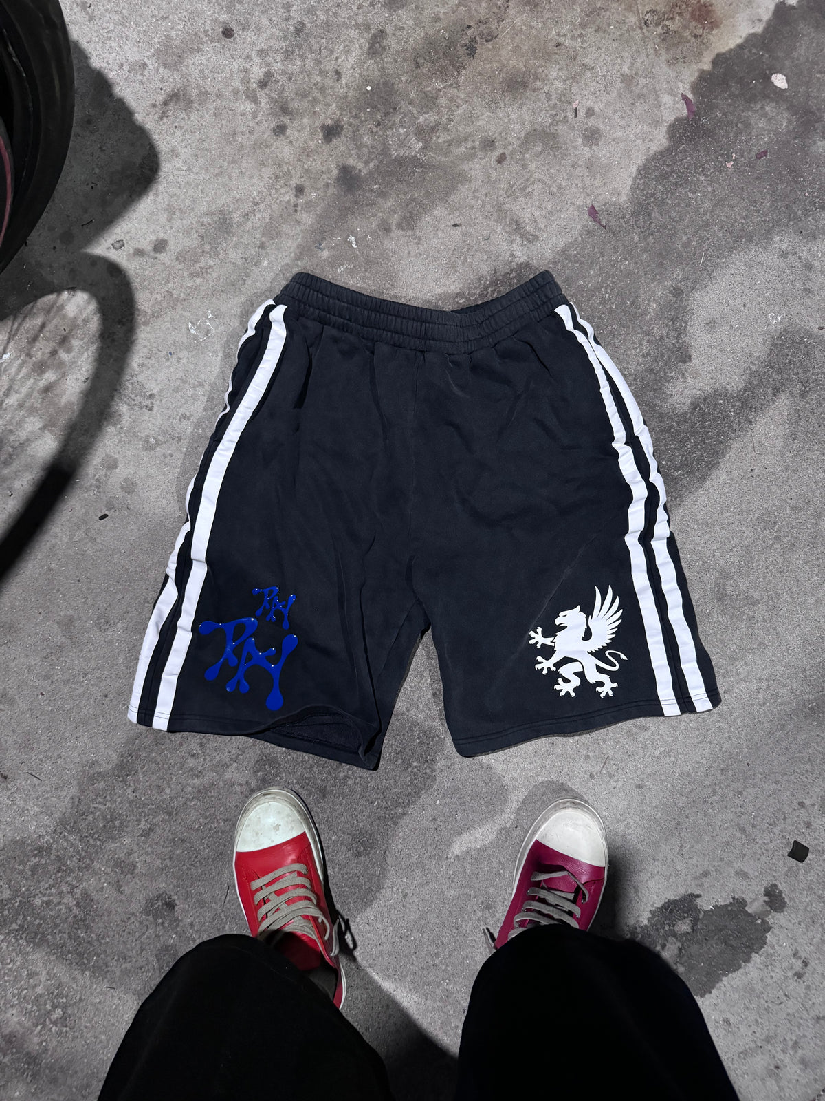 PAY GRYPHON SHORTS (sample)